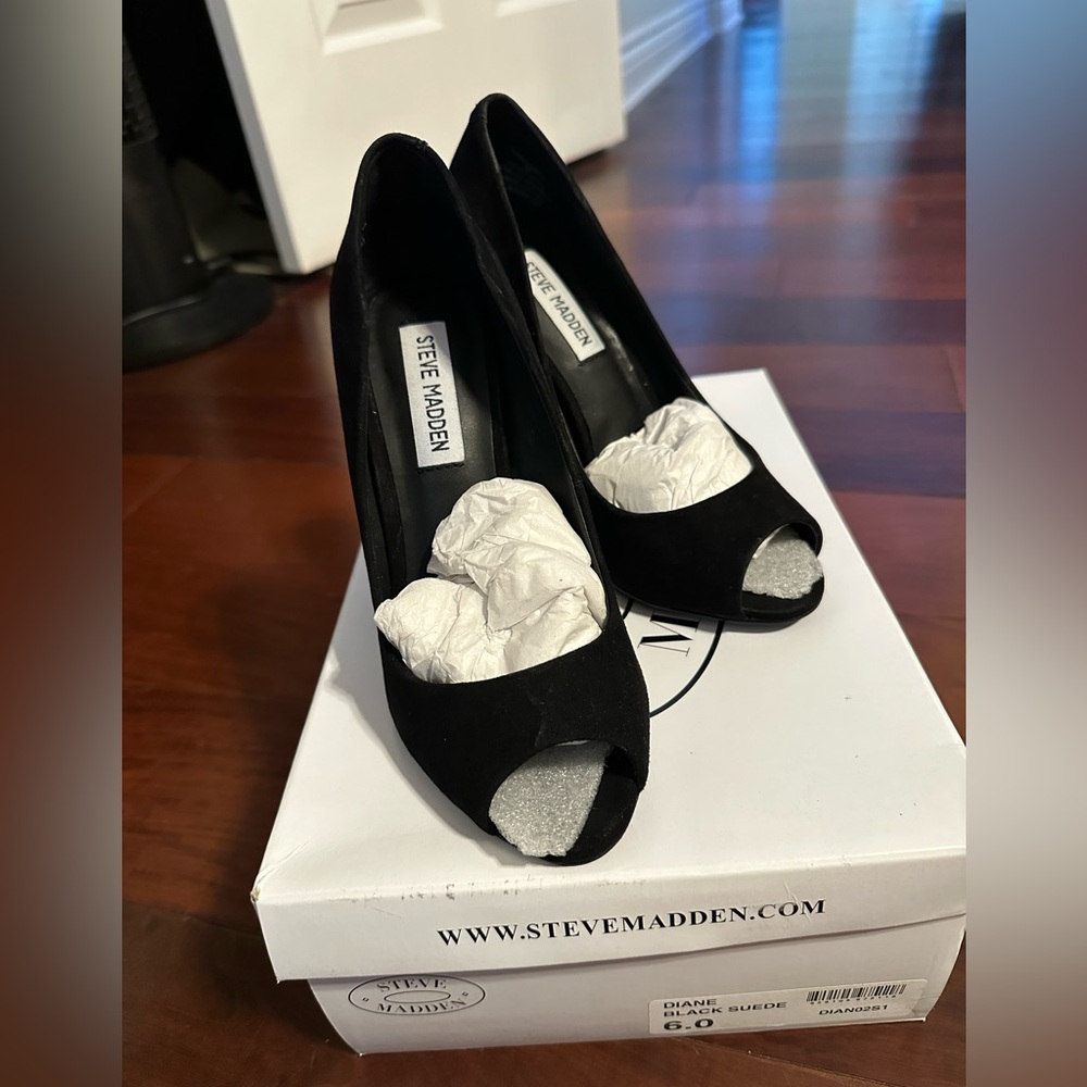 Suede Steve Madden Women’s Black Peep-Toe Heel - Size 6